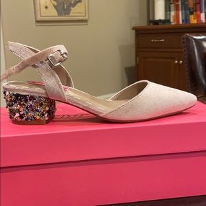 Fancy shoes with a multicolored heal